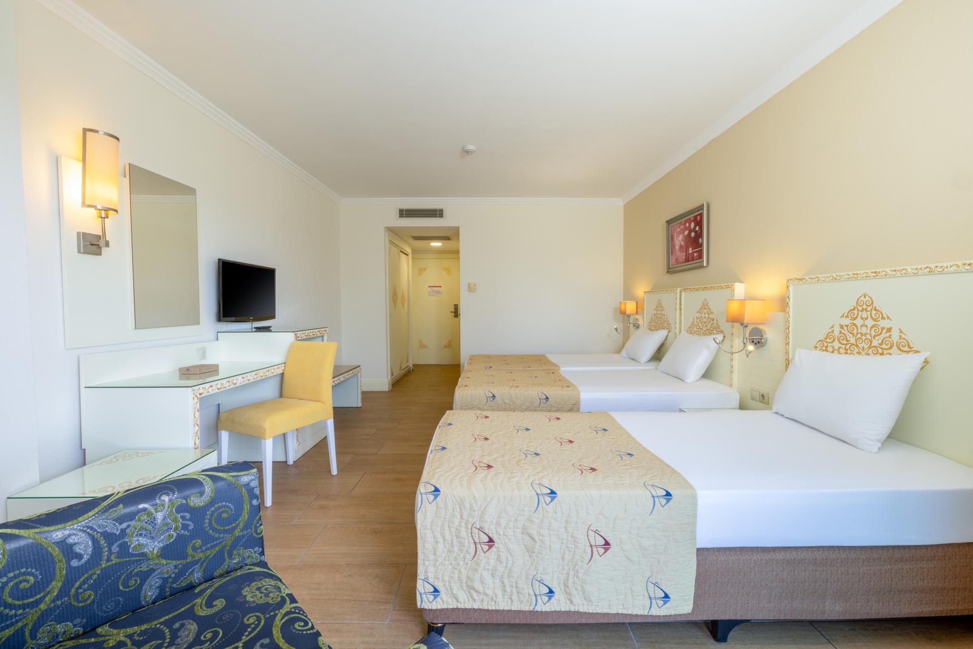 STANDARD LAND VIEW - HANDICAPPED ROOM