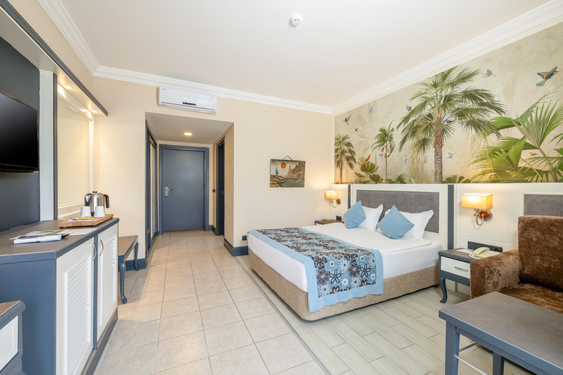 STANDARD LAND VIEW - HANDICAPPED ROOM