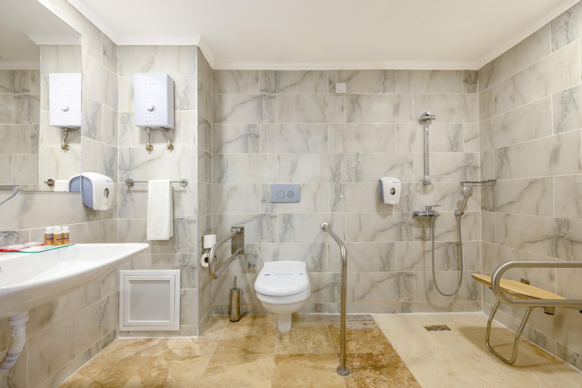 STANDARD LAND VIEW - HANDICAPPED ROOM