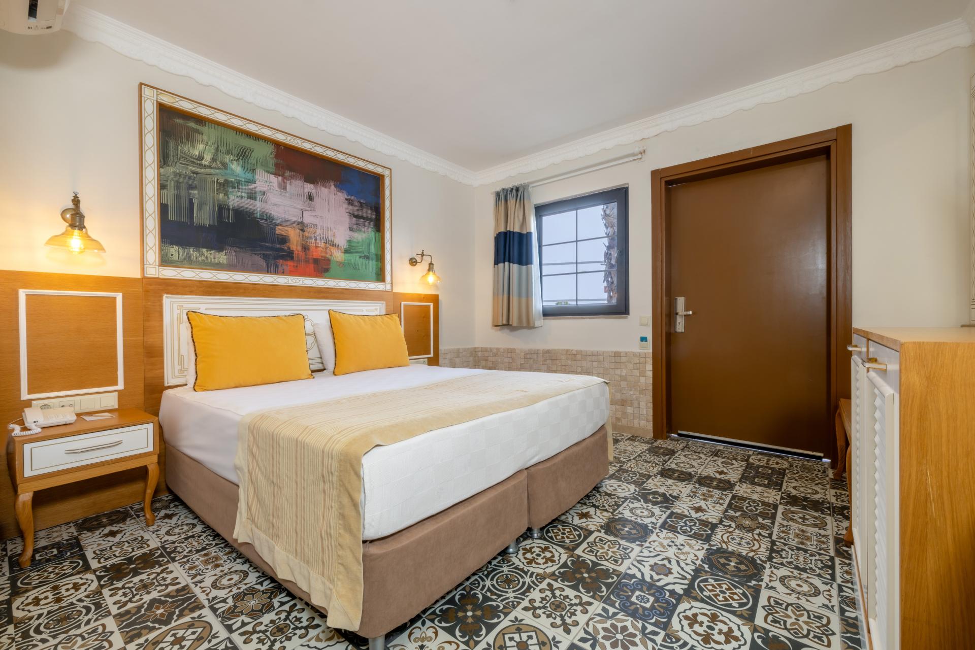 STANDARD LAND VIEW - HANDICAPPED ROOM